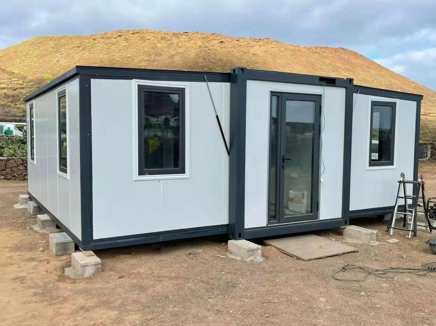 Ready House 20FT Luxury Expandable Container Home – 2-Bedroom Modern Prefab House.