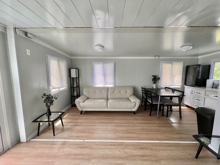 K68 Off-Grid Tiny Home With 2 Bedrooms, Kitchen & Bathroom (400 sq ft) Hawme