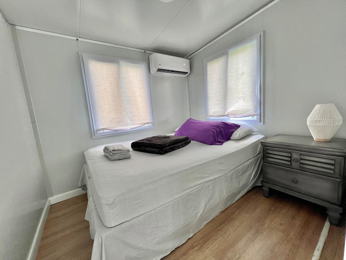 K68 Off-Grid Tiny Home With 2 Bedrooms, Kitchen & Bathroom (400 sq ft) Hawme