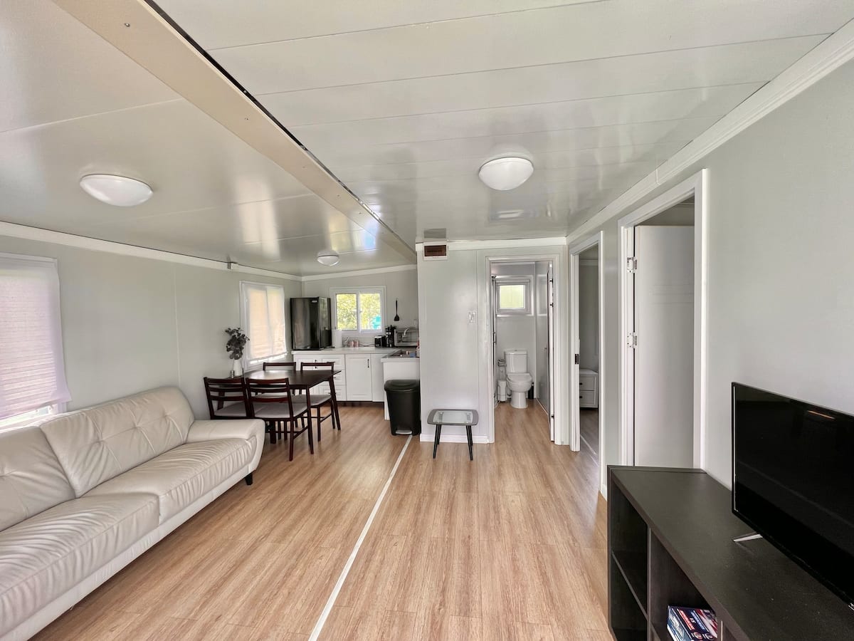 K68 Off-Grid Tiny Home With 2 Bedrooms, Kitchen & Bathroom (400 sq ft) Hawme