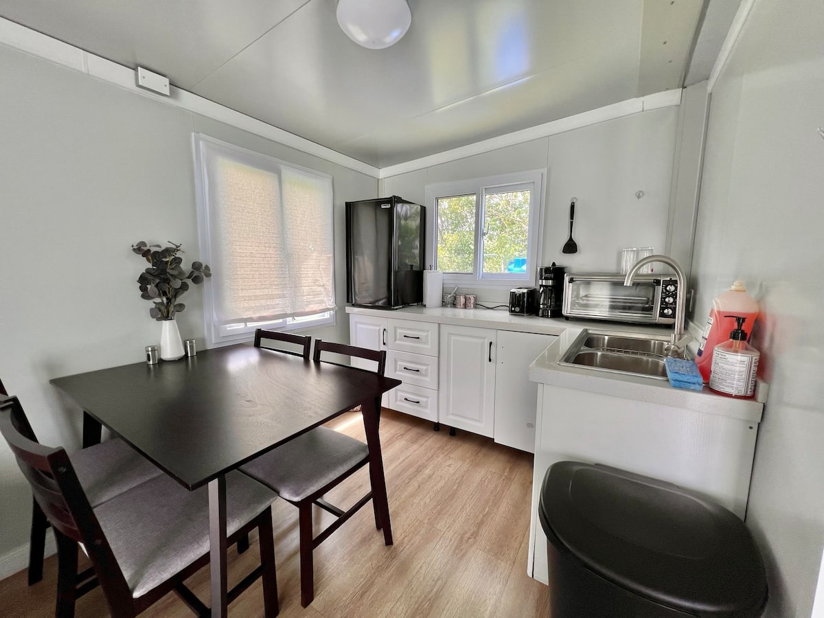 K68 Off-Grid Tiny Home With 2 Bedrooms, Kitchen & Bathroom (400 sq ft) Hawme